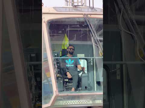 Crane operators problems 😂 #merchantnavy #containership #crane