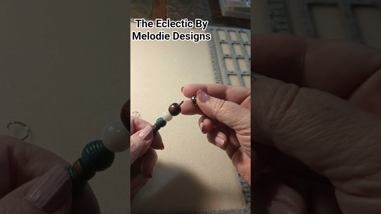 Quick Fun Beaded Bookmarks Tutorial #diy #tutorial #beadedbookmarks