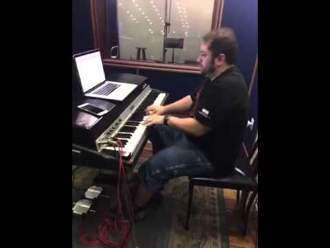 RAFAEL CASTILHOL GRAVANDO FENDER RHODES