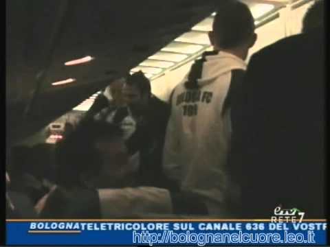 Bologna FC 1909 13/03/2011 Festa sull'aereo di ritorno da Lecce