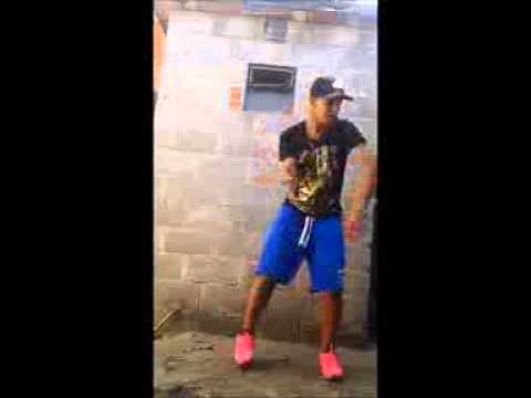 Mc crash e mc dadinho lança o passinho do romano