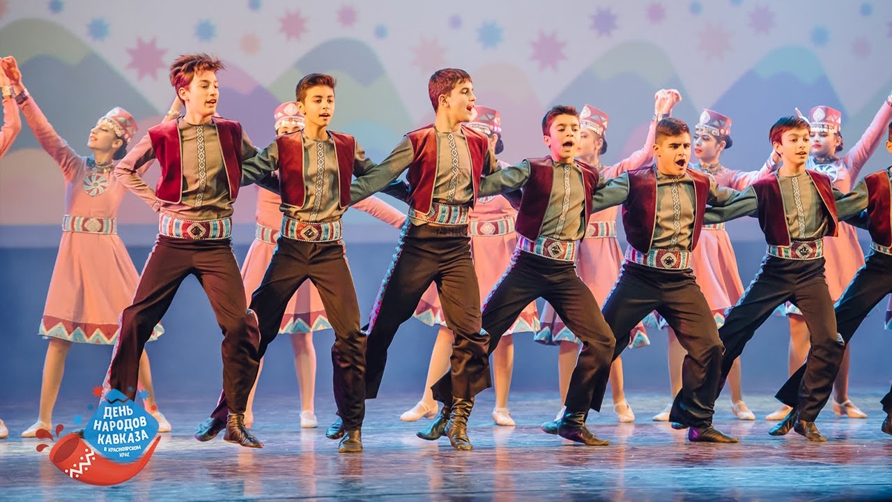 Попурри детская танцевальная. Танец с помпонами для студентов. Ансамбль берд армения. Ансамбль танца радость хабаровск. Попурри детская танцевальная.