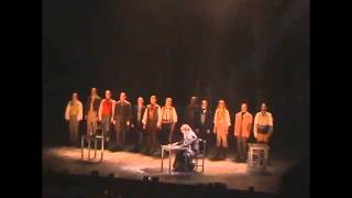 Dunkles Schweigen An Den Tischen, Berlin 2004