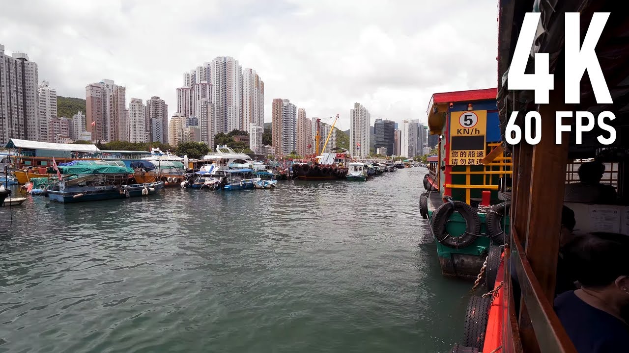 Discover fishing life, floating restaurants and traditional wooden boats.