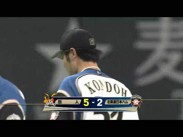 6回表 ファイターズ・近藤 ボールをお手玉... ジャイアンツに追加点許す... 2014/6/12 F-G