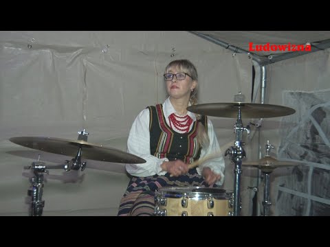 ŁAZISKA ~ EWA zagrała na PERKUSJI "Kiedy mamcia zakazała żebym chłopcom nie DAWAŁA"