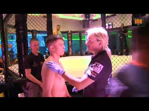 IÚR FC 4 - Elvis Luko vs Oisin Fox