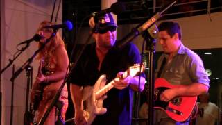 Poor Shane Dwight Surrounded by Samantha Fish and Danielle Schnebelen TUF