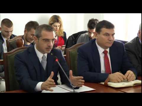 Përplasja Tahiri-Noka. Ministri: Lë policë pleqtë. Ish-ministri: Je një debil!