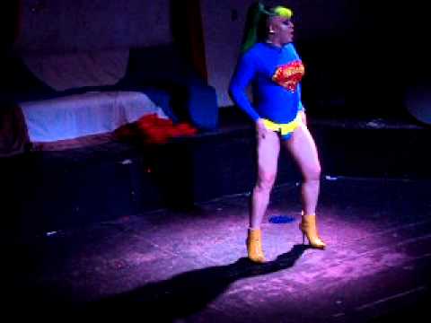 Mikaela Pitt na  close  especial Allana Hell