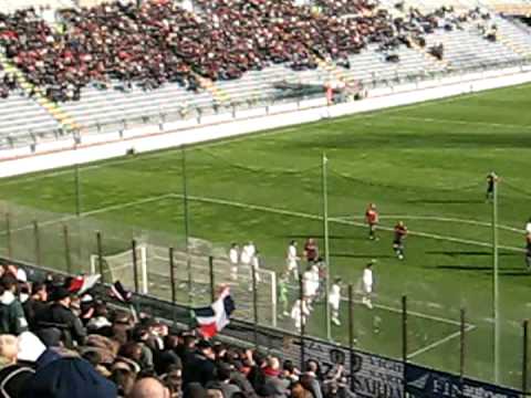 cagliari-lecce 2-0 gol fini curva nord