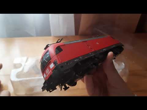 Unboxing PIKO Hobby Taurus 182 022-4 DB