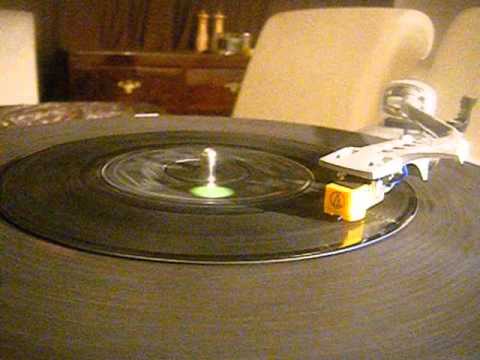 Syreeta - Your Kiss Is Sweet - Tamla Motown - 45 rpm Vinyl