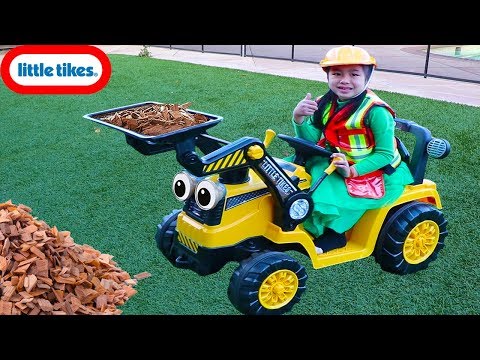 Jannie Pretend Play with Little Tikes Dirt Digger