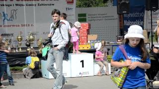preview picture of video 'Jurajski półmaraton 10.06.2012 taniec na podium:)'