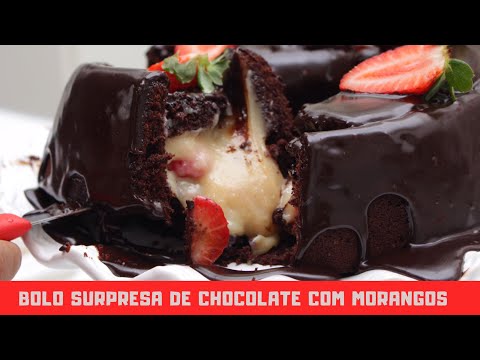 BOLO SURPRESA DE CHOCOLATE COM MORANGOS