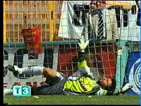 franco mancini piange per la salvezza del suo bari anno 1999-00