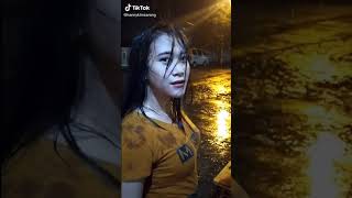 Download lagu HOT TIKTOK MAMA MUDA BASAH BASAHAN mp3
