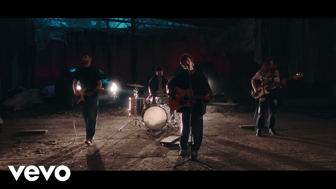 daydreamers - She Is A Time I'm Living In (Official Video)