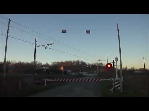 Passaggio a livello Gamalero (AL) doppio transito - Level crossing - Spoorwegovergang