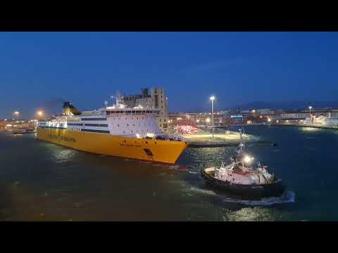 Ferry Un-Docking Manuever at Livorno/ Wind Bft 8-9