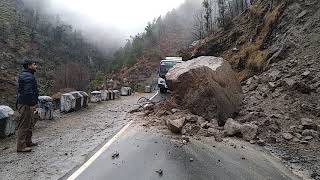 preview picture of video 'HRTC Bus: Narrow escape, the real hero of HIMALAYA. Landslide on Chamba Khajjiar Road near Banaroo.'