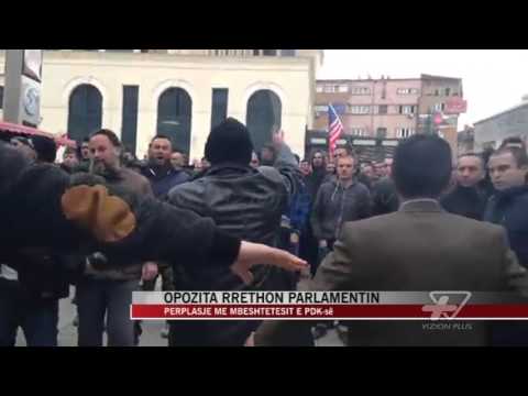 Kosovë, opozita rrethon parlamentin - News, Lajme - Vizion Plus