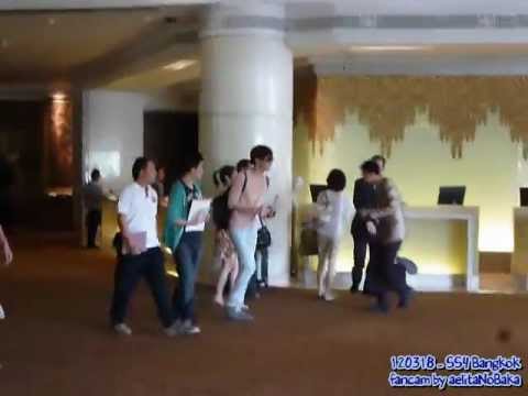 [FANCAM] 120319 ZhouMi leaving the hotel after SS4 Bangkok