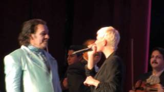 Elán cantando con Juan Gabriel en el Auditorio Nacional
