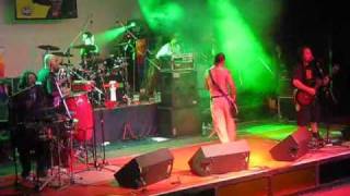 Karamelo Santo en Salon Sur - Nunca - Vivo en una Isla- 20-03-09