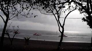 preview picture of video 'Bali rain'