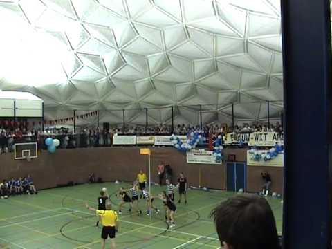 Steffen Pang blokt heer KVS