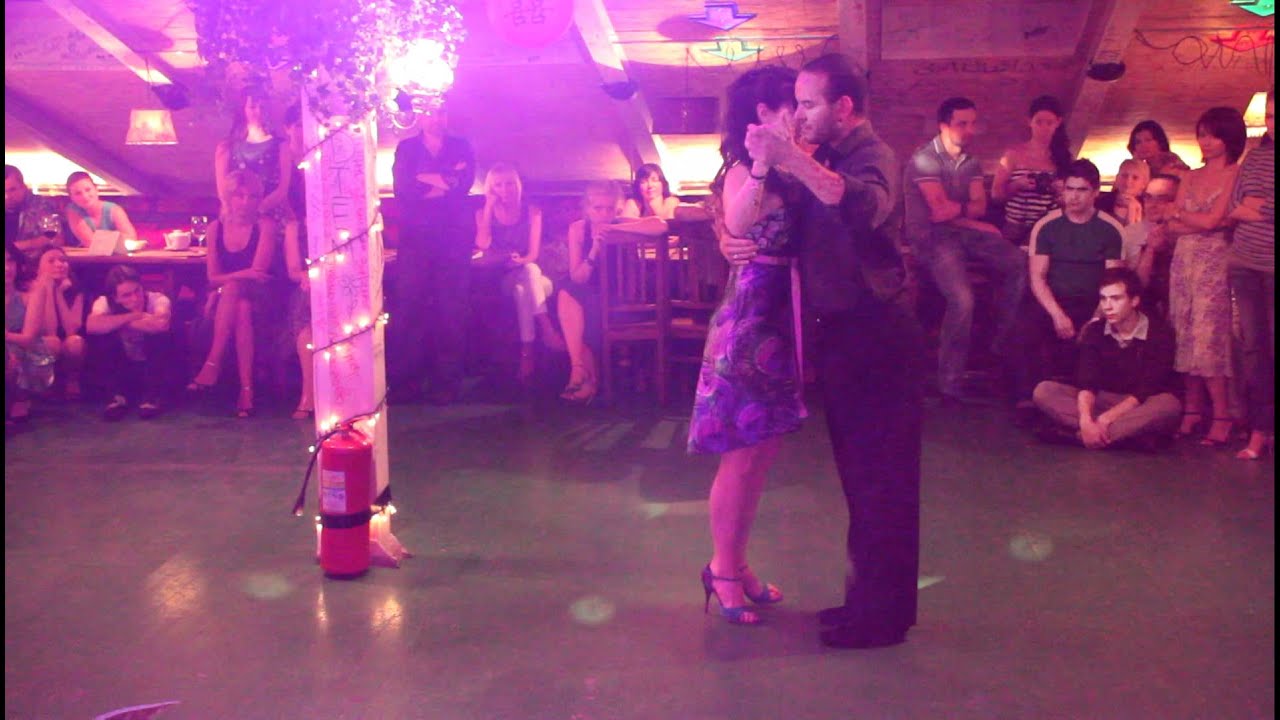 Nana Khocholava  and Tate Di Chiazza dance on the milonga DESVAN Cuando llora la milonga