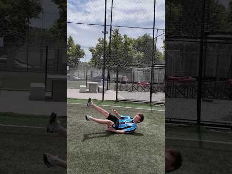 No se puede caer asi. #Futbolista #Humor #Teo #Tonali #Caida #412 #FutbolArgentino #Viral #Fulbo