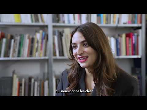 [Curiosa - Holly Roussell]