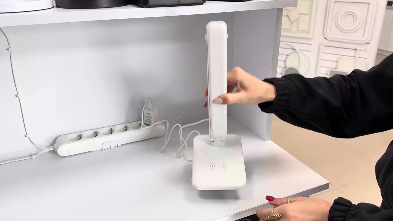 Настільна лампа з індукційною зарядкою GTV IZUKA LED 6W CCT біла (power bank) LB-IZK6WCCT-00