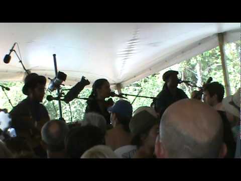 Rhiannon Giddens - Carolina Chocolate Drops Don't Get Trouble In Your Mind Floydfest 2011.mpg