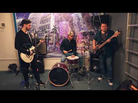 Fito Y Los Fitipaldis - Soldadito Marinero (Cover en directo)