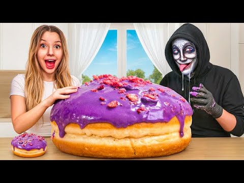 I made the BIGGEST DONUTS IN THE WORLD with the Burglar! 😍🍩