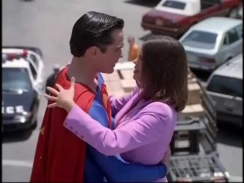 Lois & Clark 3x02 05 - First time seeing Clark as Superman in public