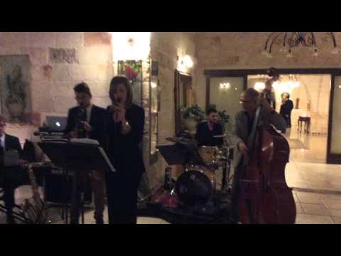Antonieatta Borrelli & Bluenotes Live band - cercando te (italian swing)