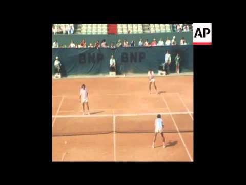 SYND 10 6 79  MAYER BROTHERS OF USA WIN MEN'S DOUBLES IN TENNIS