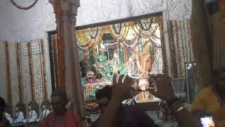 preview picture of video 'Damodar mandeer me chandan se sajaya Bihari g ko ( vrindavan)'