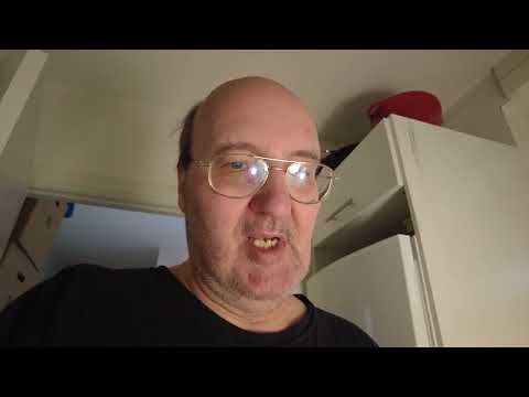 MongoTV_8754 - DRIKKER ET GLAS COLA LIDT OVER TORSDAG MIDDAG OG SNAKKER