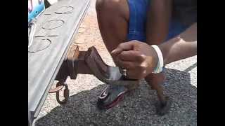 Removing the rusty hitch from a 1994 GMC Suburban using vinegar Part 1