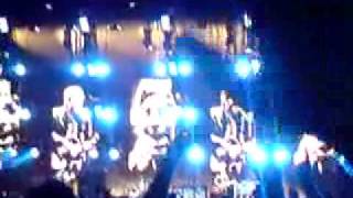Clips of Oasis at Wembley Stadium 12/07/09 in ShitPhone™ Quality!