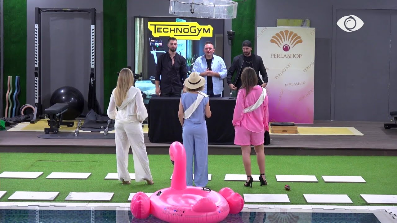 Sfilata e Perla Shop/ Të qeshura, puthje dhe çmime, ja vlerësimet që morën vajzat nga juria