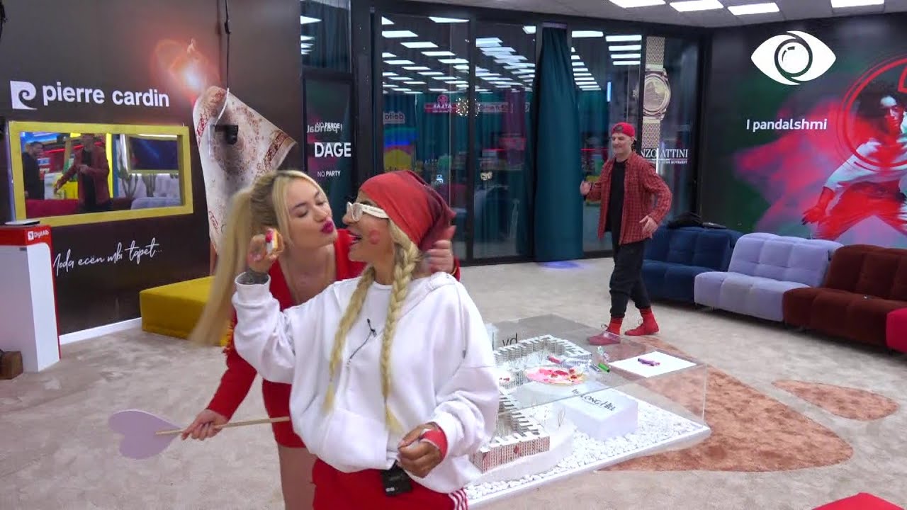 Deamishel dhe Kejsi puthen në buzë