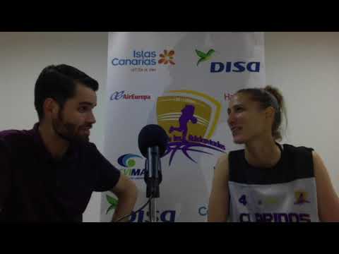 Laura Fernandez del CBD Clarinos Ciudad de los Adelantados atiende a Piratas del Basket