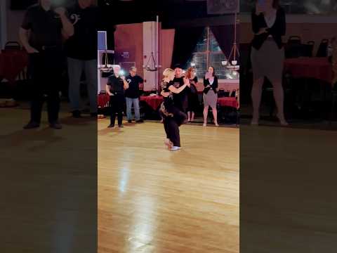 TANGO NUEVO- How to use the free leg to lead GANCHOS, by Analia Carreño y Luis Ramírez #tango